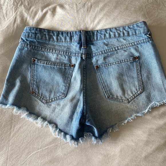 Comfy Shorts - Picture 2 of 4